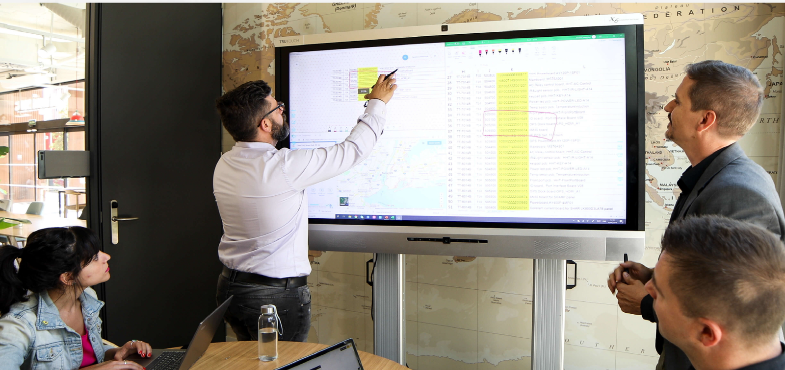 interactive-touch-display-75-application